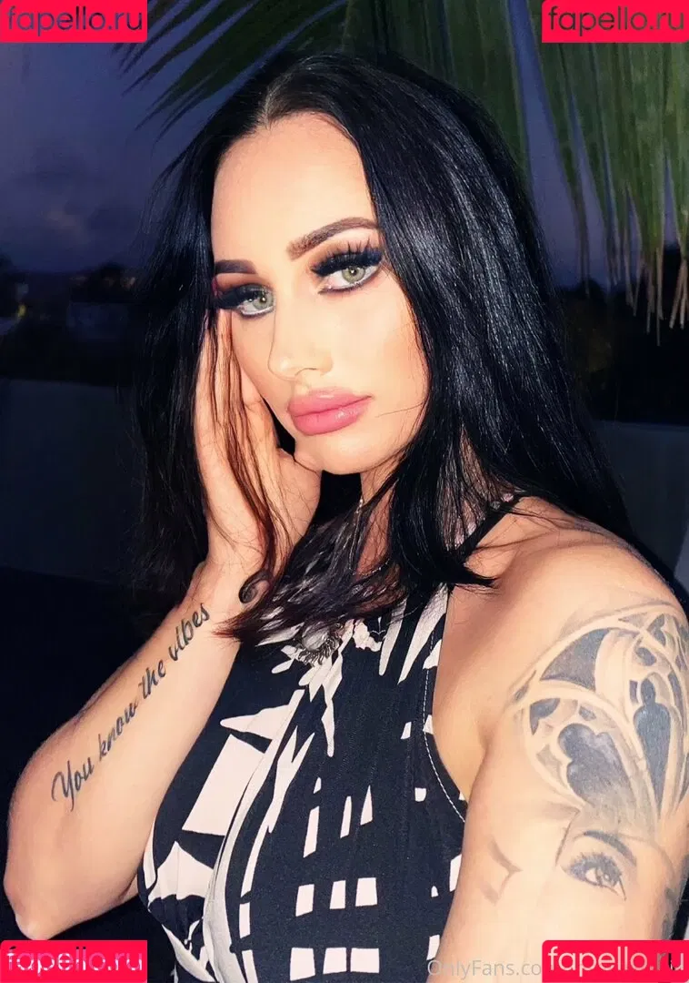 insanelyvain Onlyfans Photo Gallery 