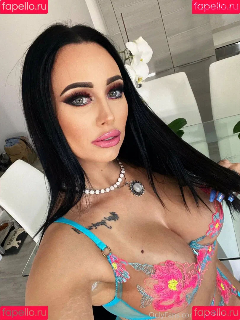 insanelyvain Onlyfans Photo Gallery 