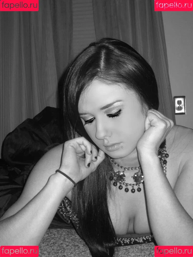 Daria Thibault Onlyfans Photo Gallery 