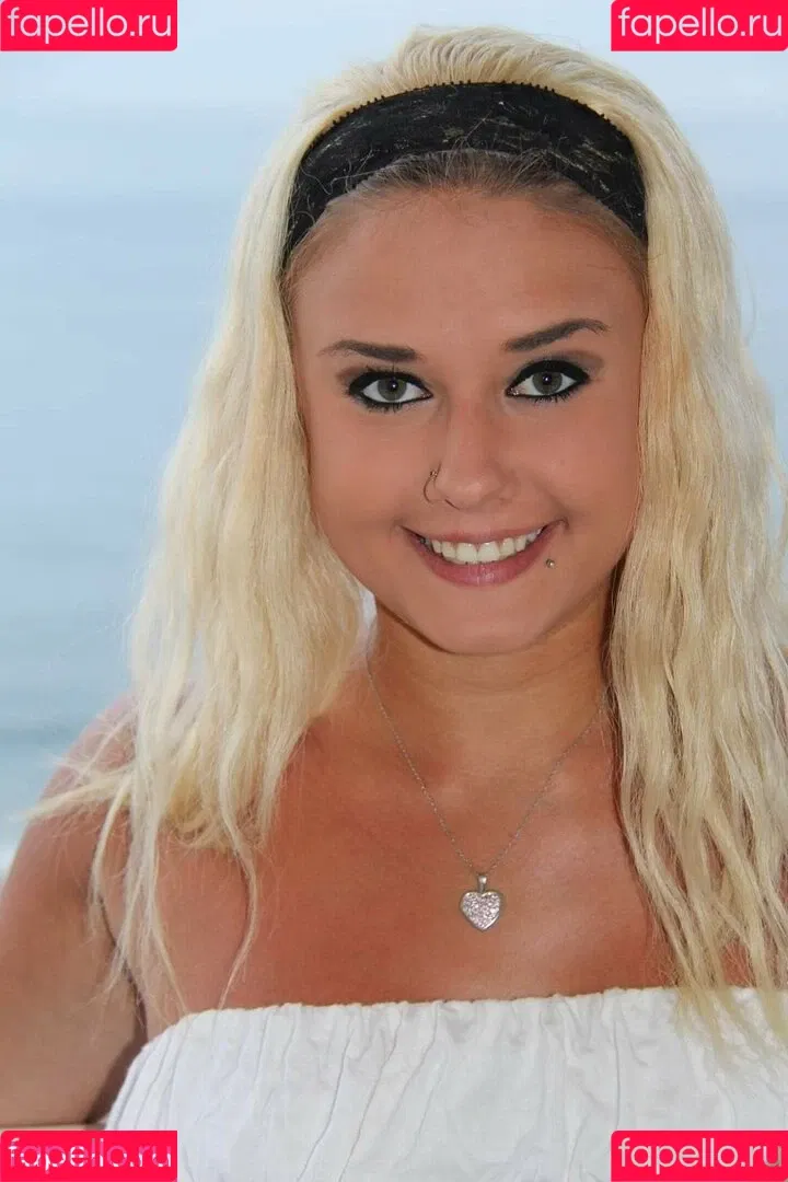 Daria Thibault Onlyfans Photo Gallery 