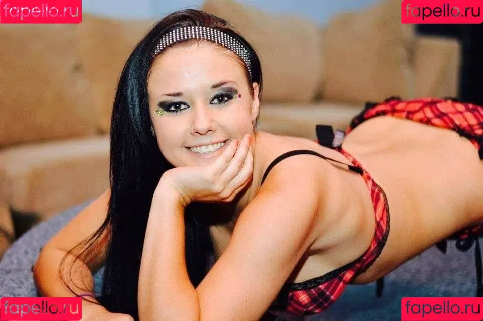 Daria Thibault Onlyfans Photo Gallery 