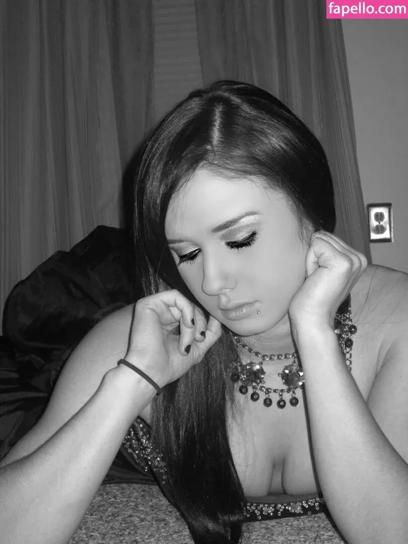 Daria Thibault Onlyfans Photo Gallery 