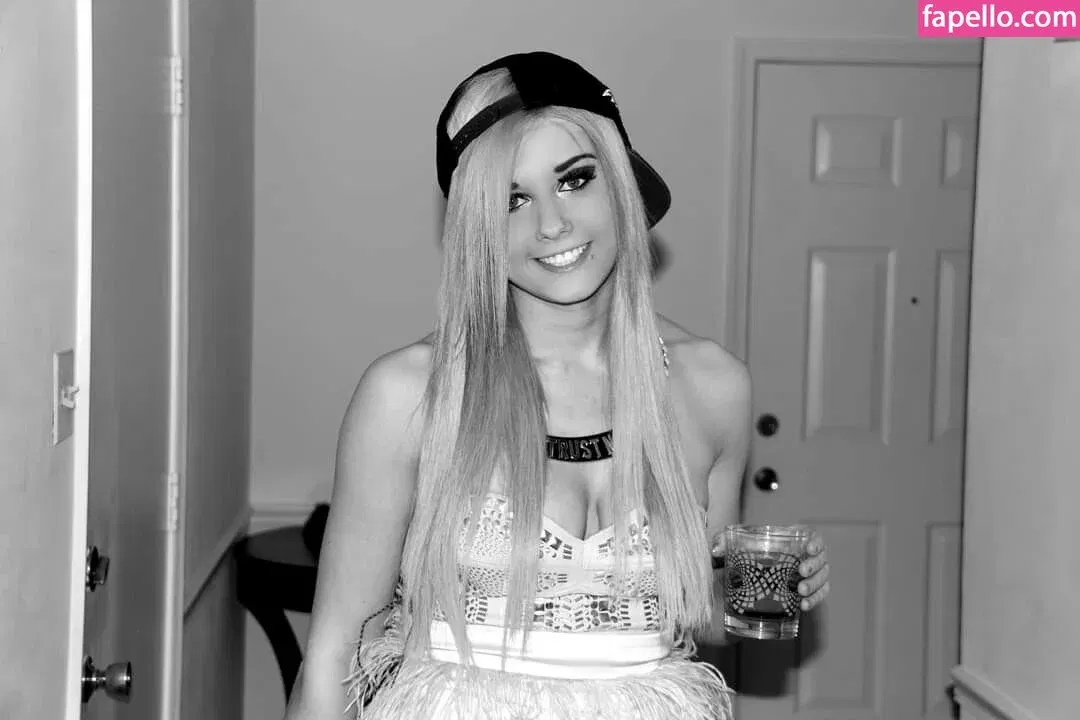 Daria Thibault Onlyfans Photo Gallery 