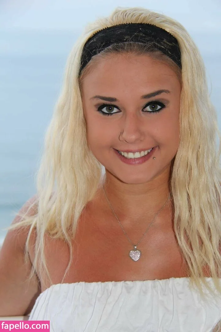 Daria Thibault Onlyfans Photo Gallery 