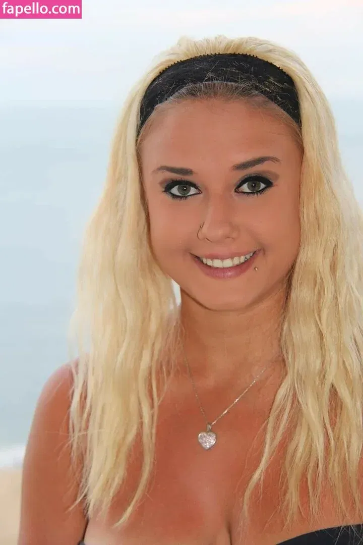 Daria Thibault Onlyfans Photo Gallery 