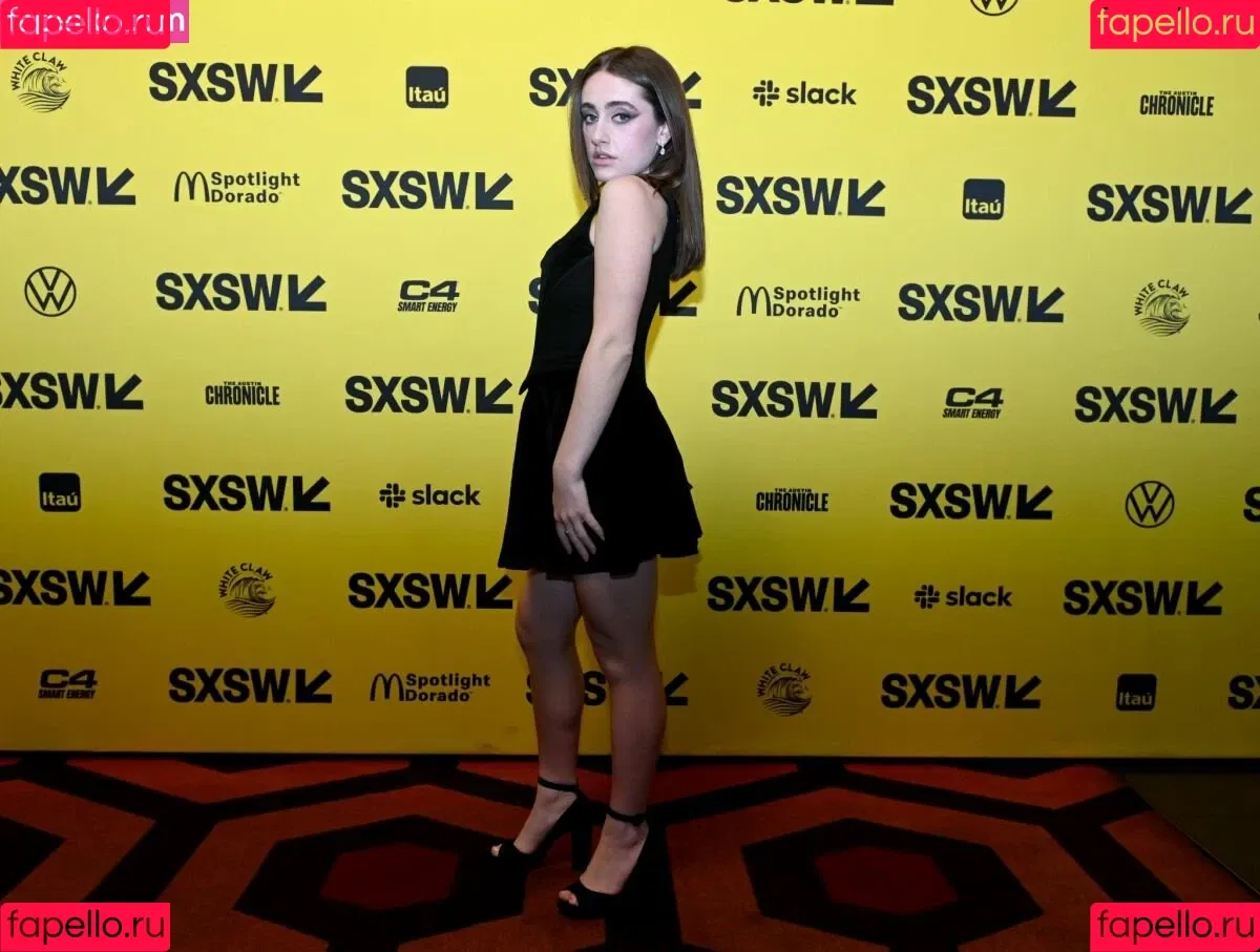 Rachel Anne Sennott Onlyfans Photo Gallery 