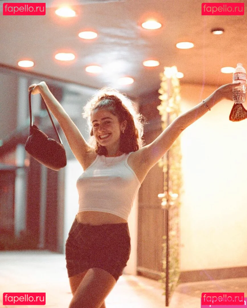 Rachel Anne Sennott Onlyfans Photo Gallery 