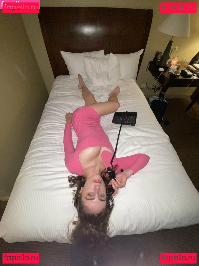 Rachel Anne Sennott Onlyfans Photo Gallery 