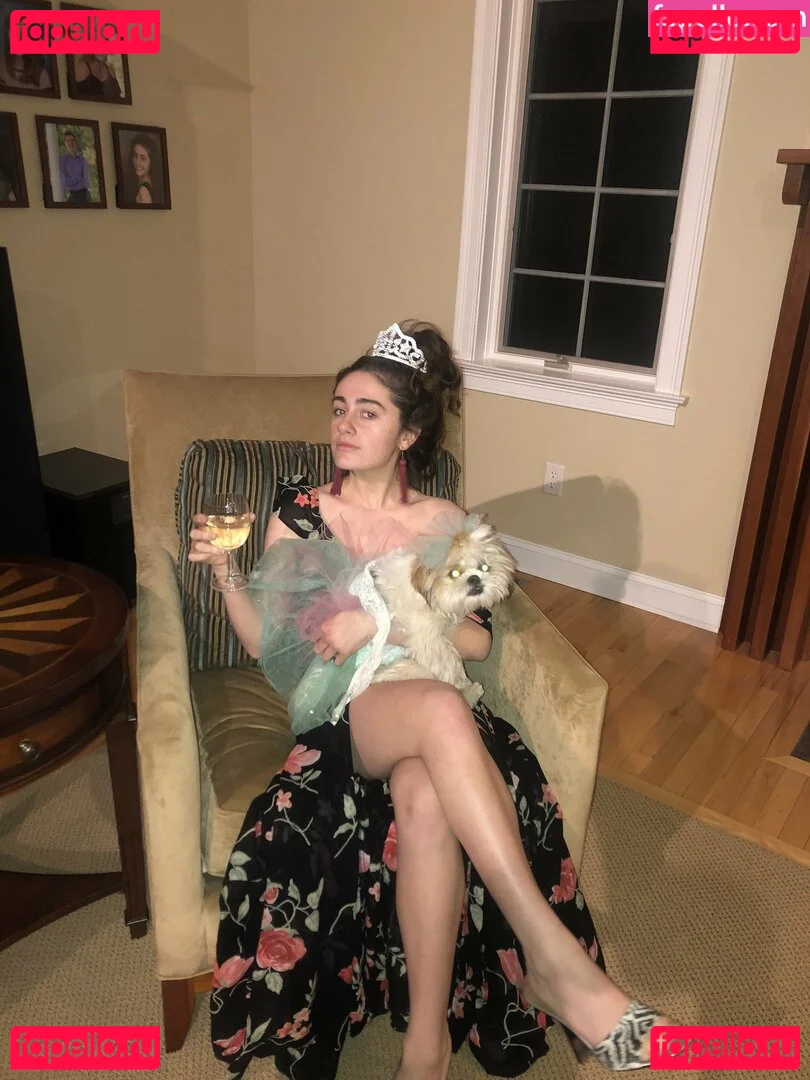 Rachel Anne Sennott Onlyfans Photo Gallery 