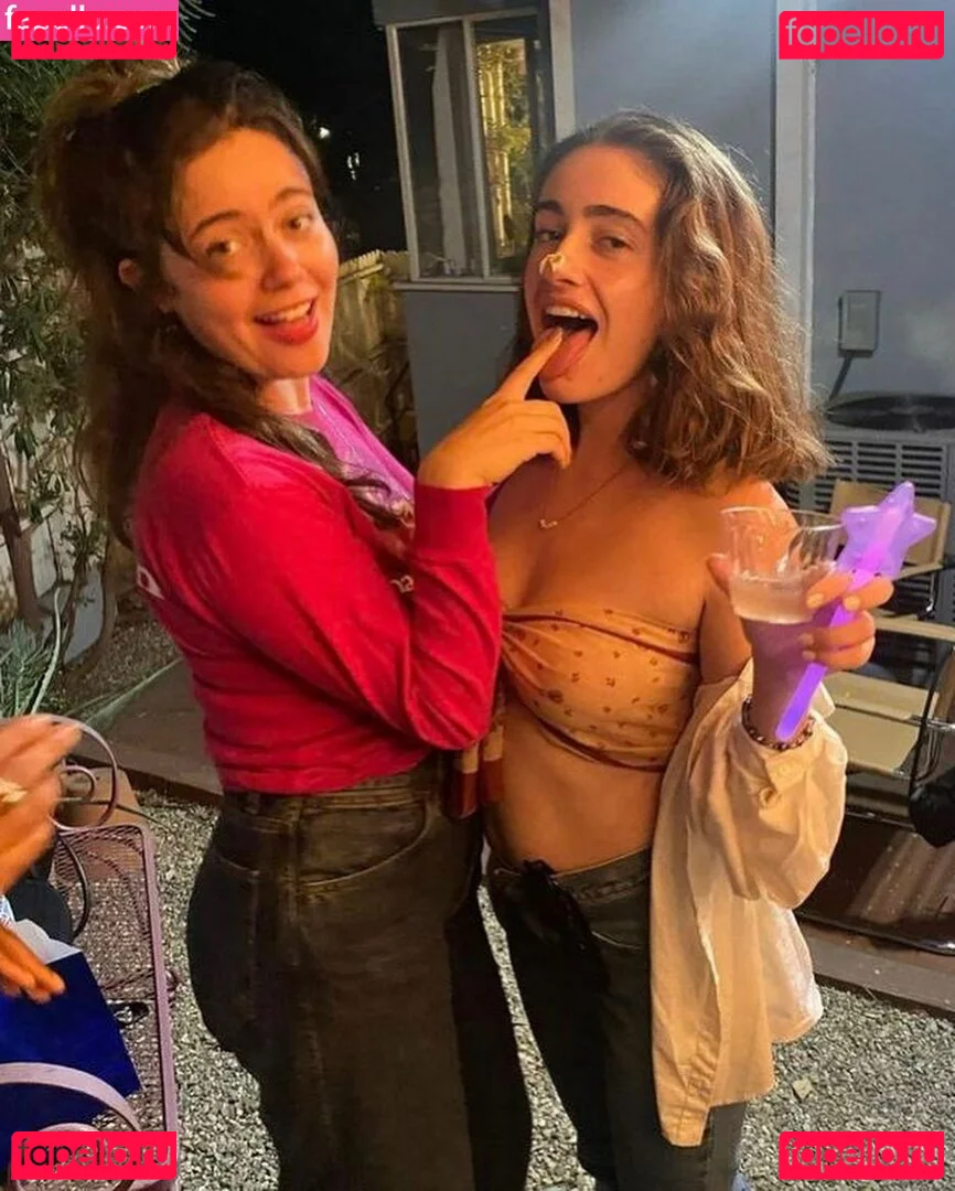 Rachel Anne Sennott Onlyfans Photo Gallery 