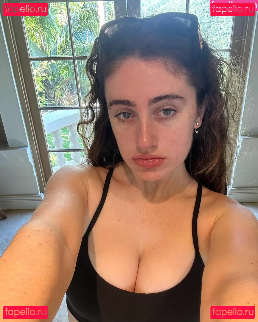 Rachel Anne Sennott Onlyfans Photo Gallery 