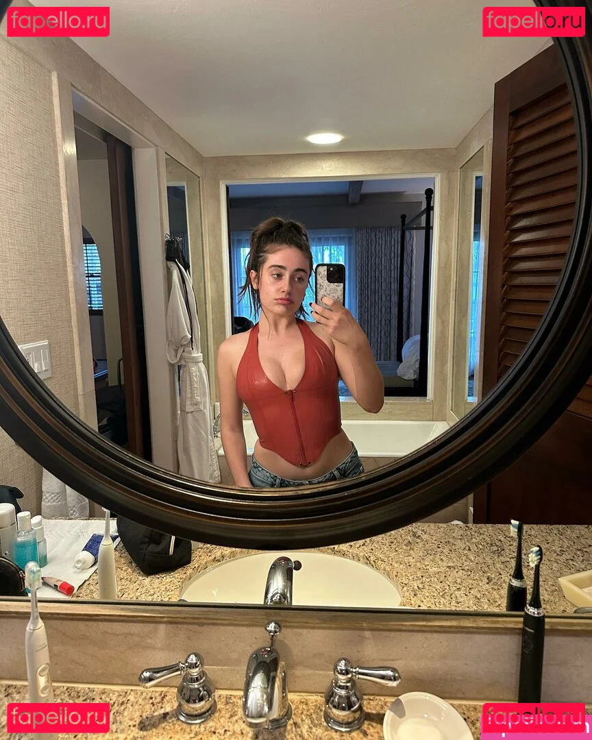 Rachel Anne Sennott Onlyfans Photo Gallery 