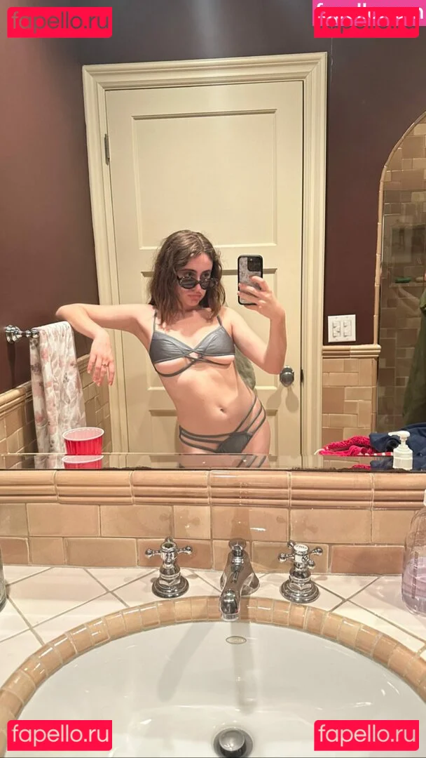 Rachel Anne Sennott Onlyfans Photo Gallery 