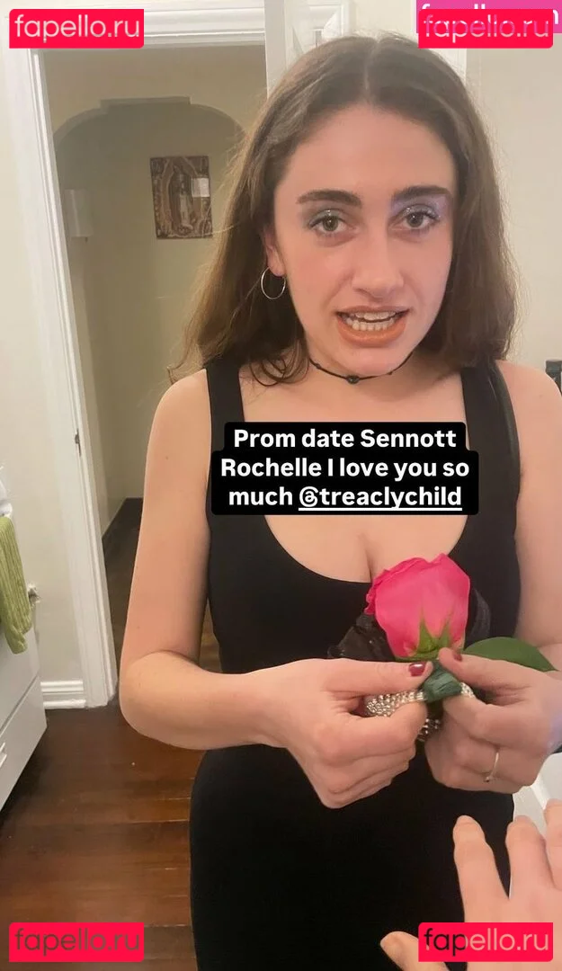 Rachel Anne Sennott Onlyfans Photo Gallery 