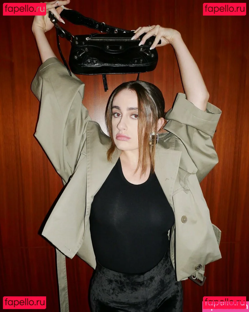 Rachel Anne Sennott Onlyfans Photo Gallery 