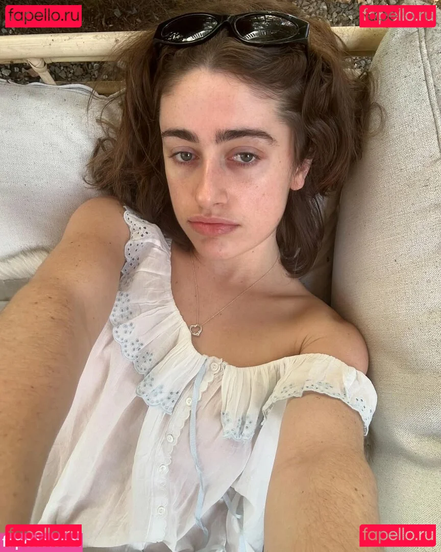 Rachel Anne Sennott Onlyfans Photo Gallery 