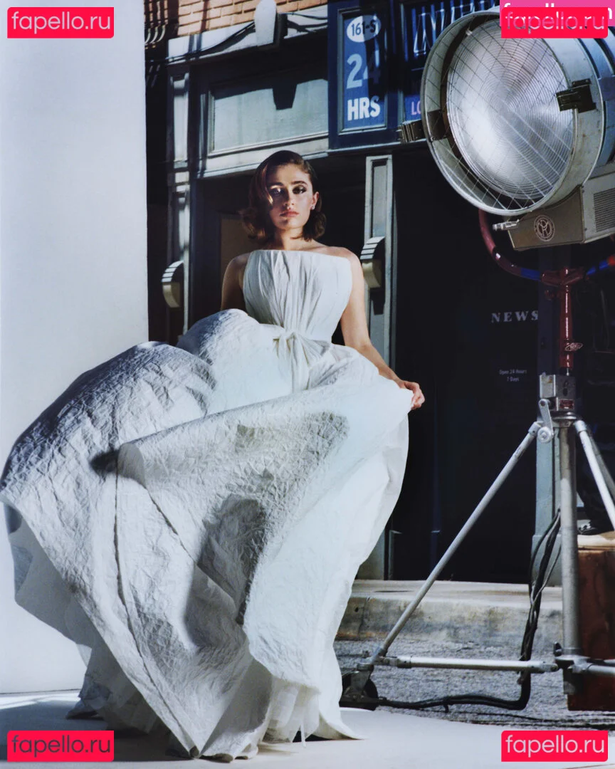 Rachel Anne Sennott Onlyfans Photo Gallery 