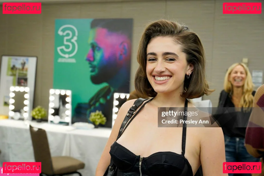 Rachel Anne Sennott Onlyfans Photo Gallery 