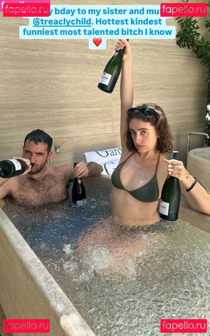 Rachel Anne Sennott Onlyfans Photo Gallery 