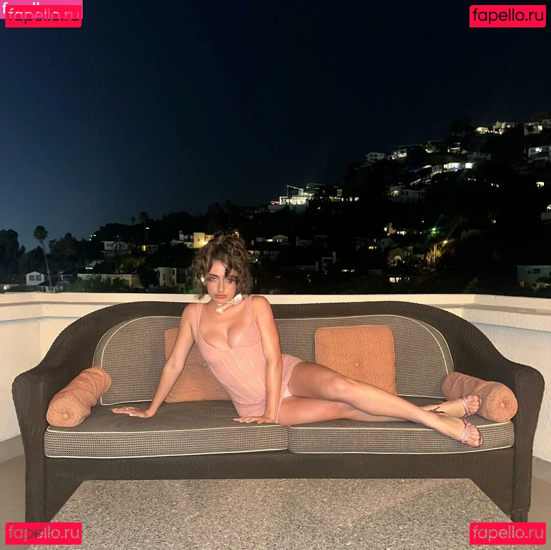 Rachel Anne Sennott Onlyfans Photo Gallery 