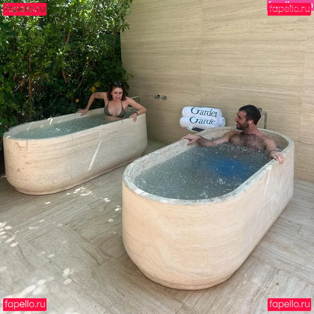 Rachel Anne Sennott Onlyfans Photo Gallery 