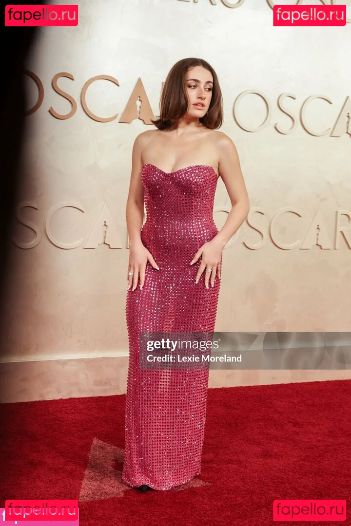 Rachel Anne Sennott Onlyfans Photo Gallery 