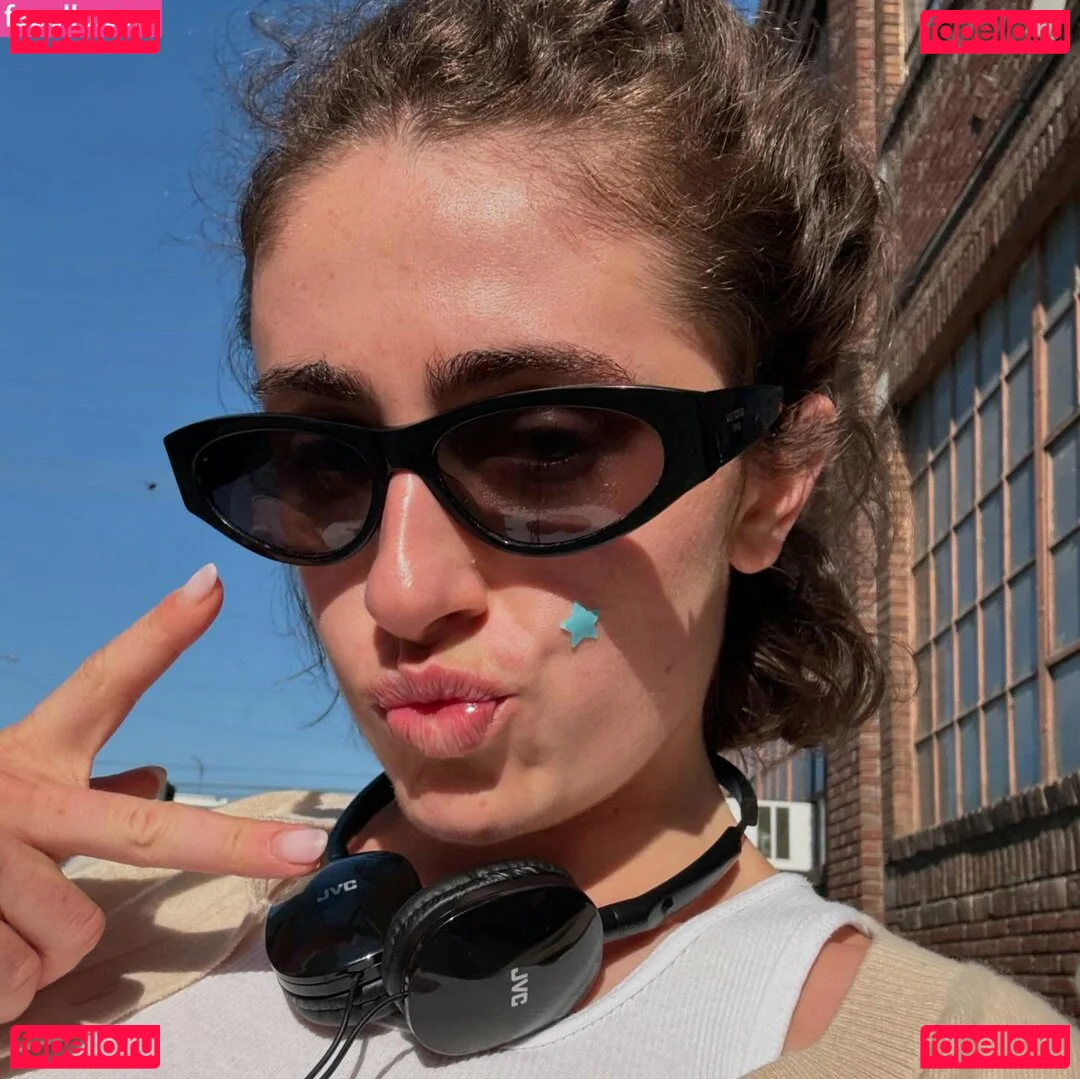 Rachel Anne Sennott Onlyfans Photo Gallery 