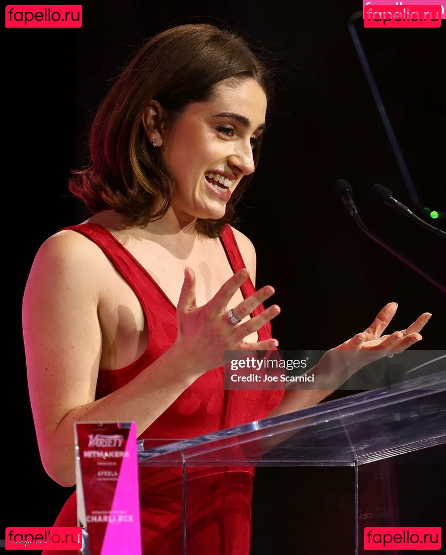 Rachel Anne Sennott Onlyfans Photo Gallery 