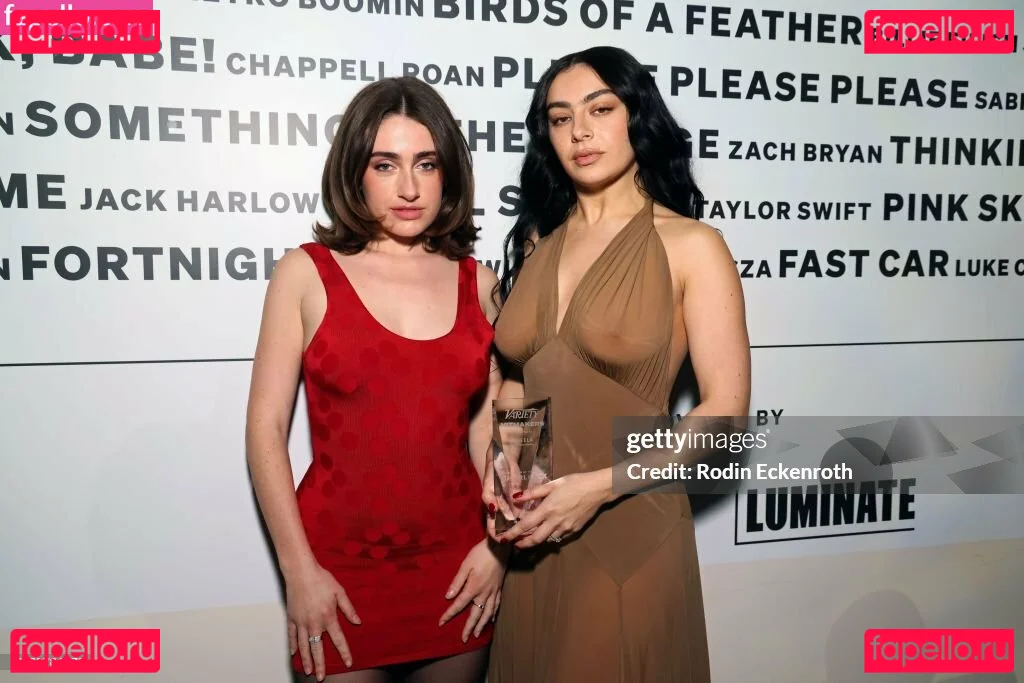 Rachel Anne Sennott Onlyfans Photo Gallery 