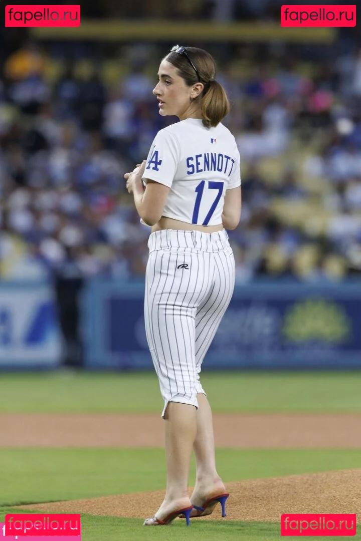 Rachel Anne Sennott Onlyfans Photo Gallery 