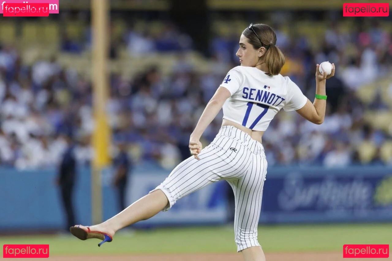 Rachel Anne Sennott Onlyfans Photo Gallery 