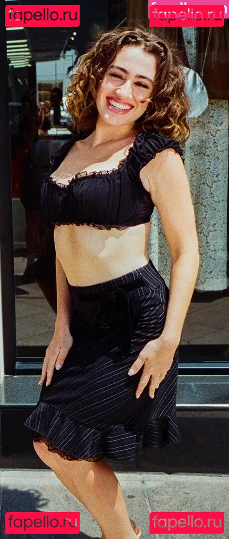 Rachel Anne Sennott Onlyfans Photo Gallery 