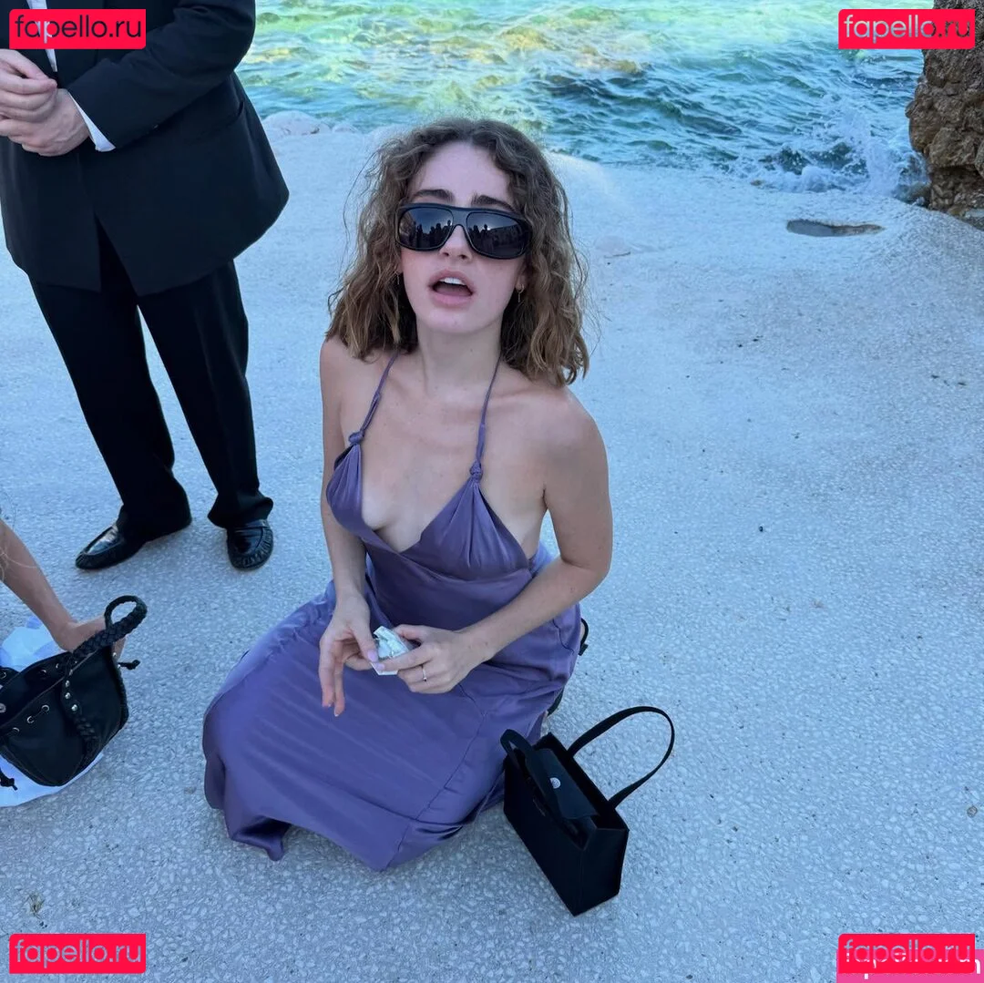 Rachel Anne Sennott Onlyfans Photo Gallery 