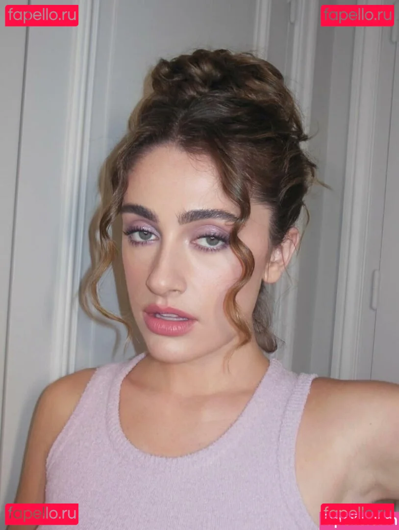 Rachel Anne Sennott Onlyfans Photo Gallery 