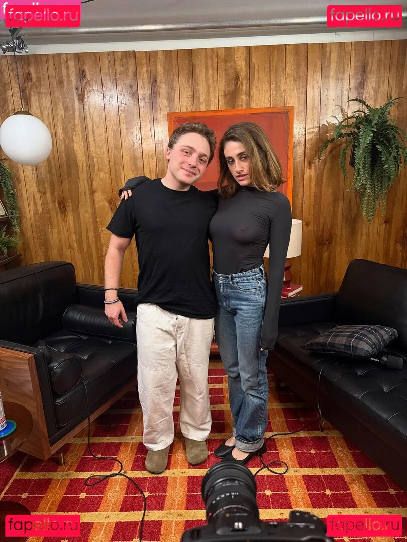 Rachel Anne Sennott Onlyfans Photo Gallery 