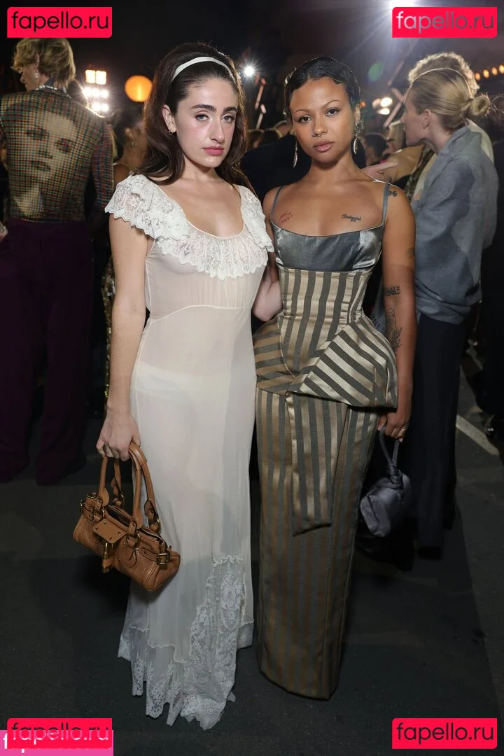 Rachel Anne Sennott Onlyfans Photo Gallery 