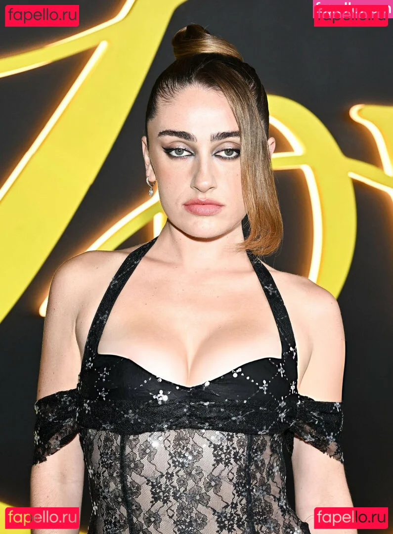 Rachel Anne Sennott Onlyfans Photo Gallery 