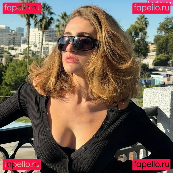 Rachel Anne Sennott Onlyfans Photo Gallery 