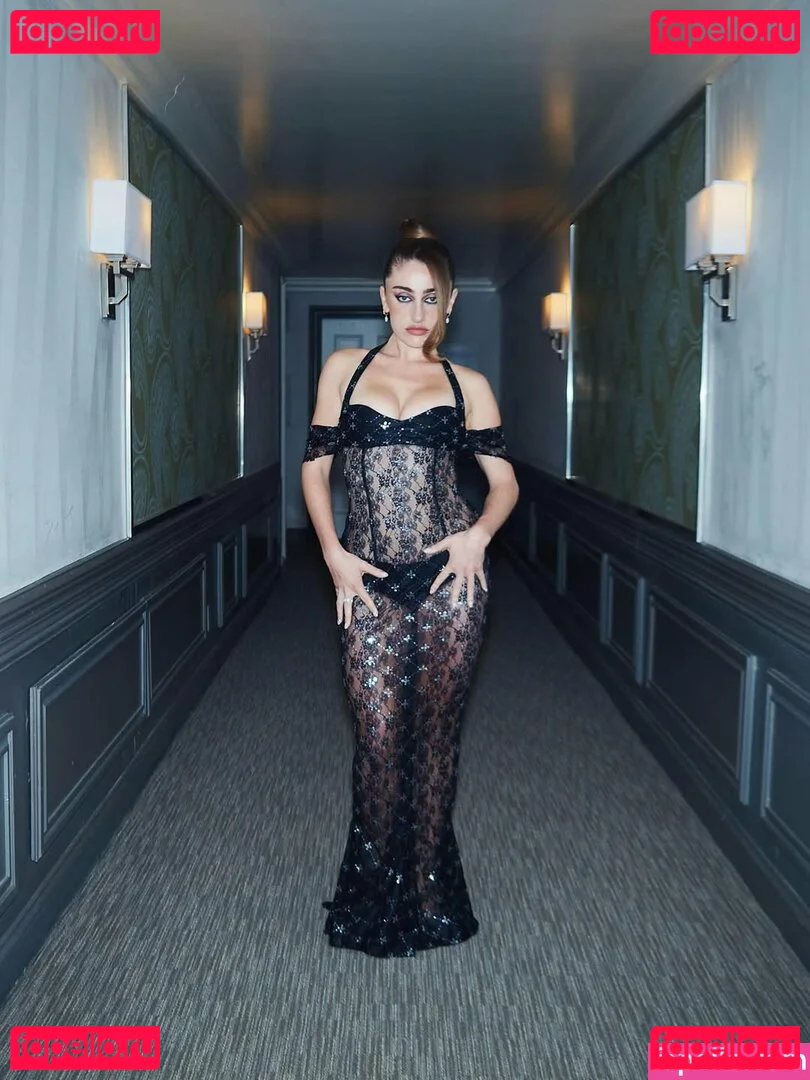 Rachel Anne Sennott Onlyfans Photo Gallery 