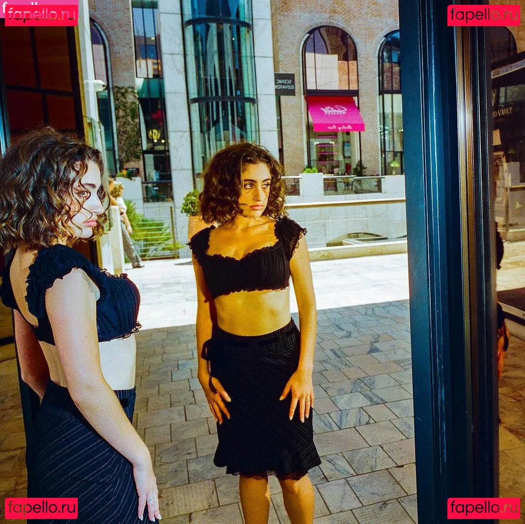 Rachel Anne Sennott Onlyfans Photo Gallery 