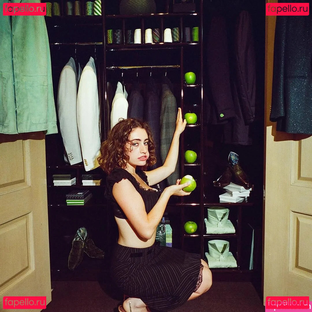 Rachel Anne Sennott Onlyfans Photo Gallery 