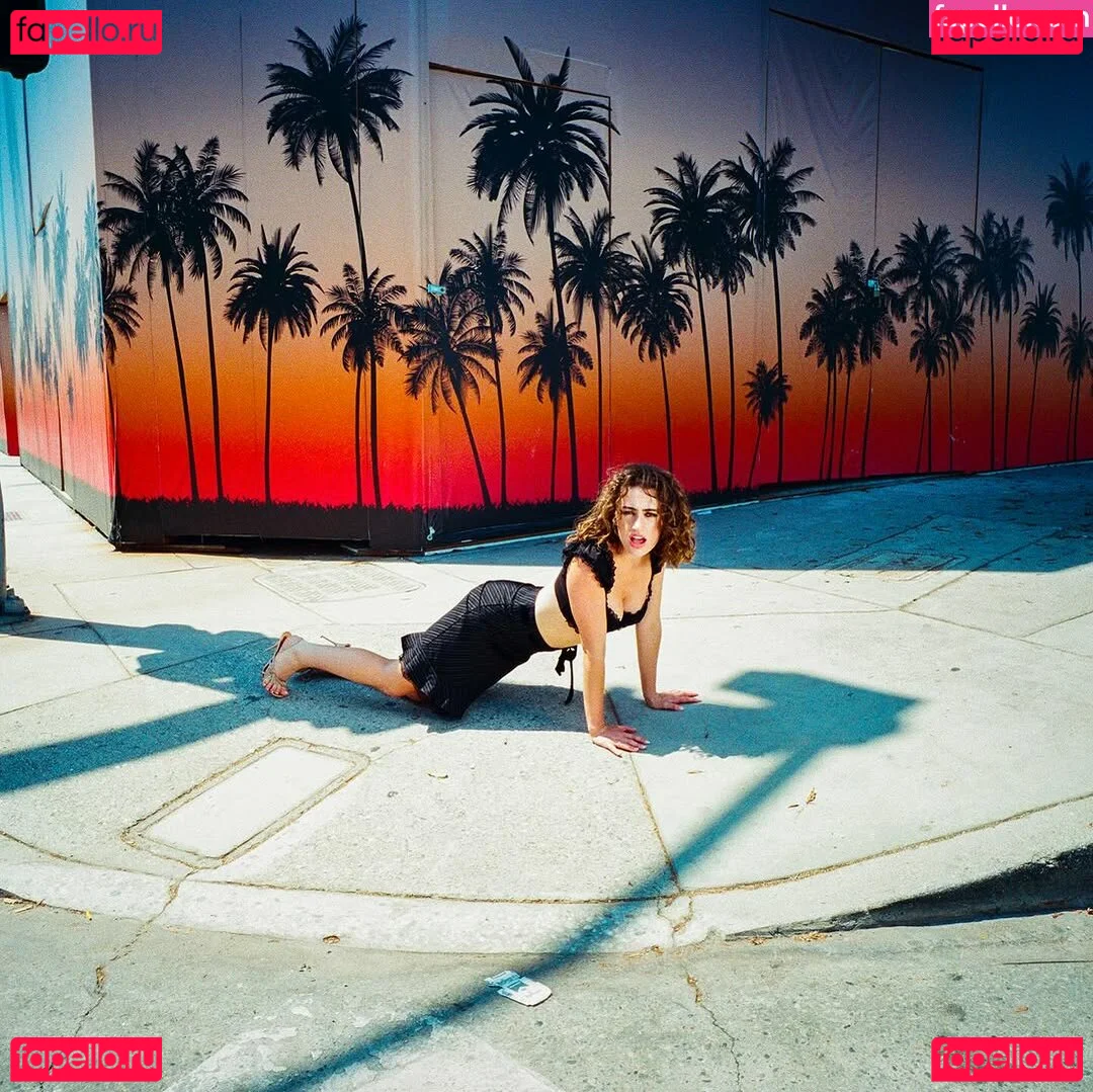 Rachel Anne Sennott Onlyfans Photo Gallery 