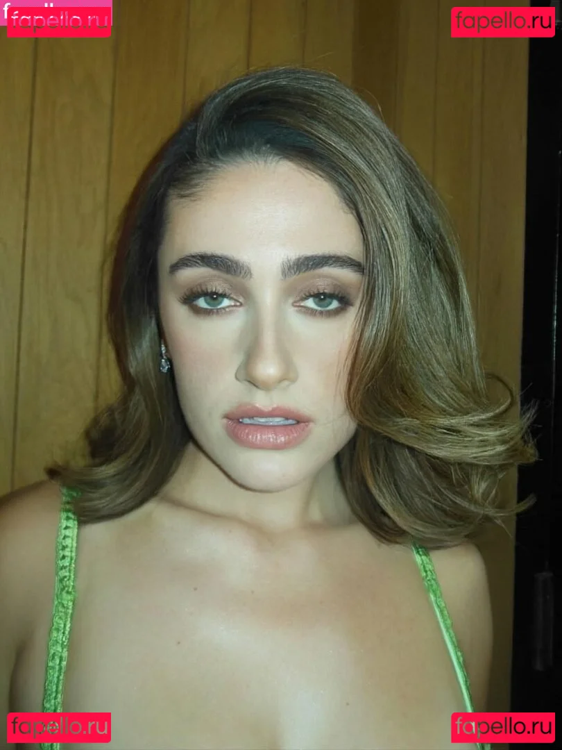 Rachel Anne Sennott Onlyfans Photo Gallery 