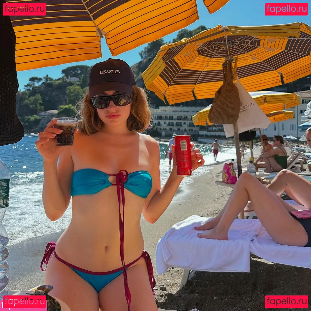 Rachel Anne Sennott Onlyfans Photo Gallery 