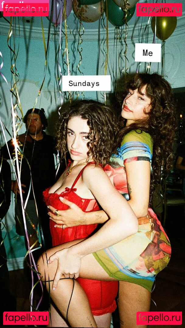 Rachel Anne Sennott Onlyfans Photo Gallery 