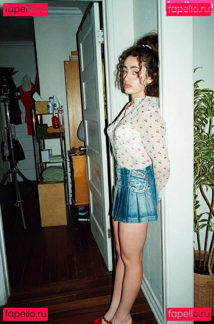 Rachel Anne Sennott Onlyfans Photo Gallery 