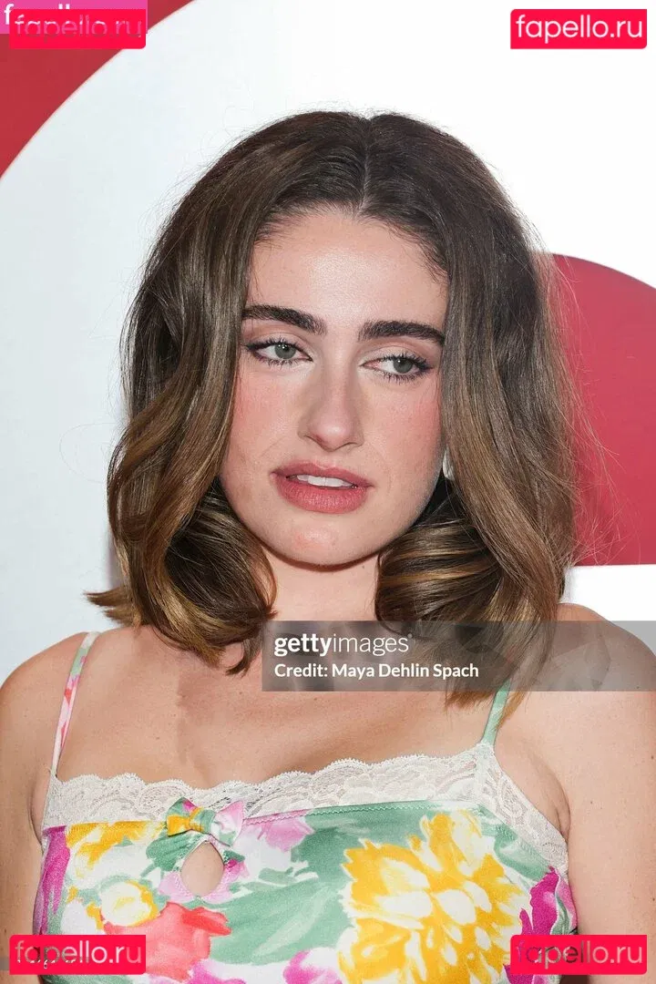 Rachel Anne Sennott Onlyfans Photo Gallery 