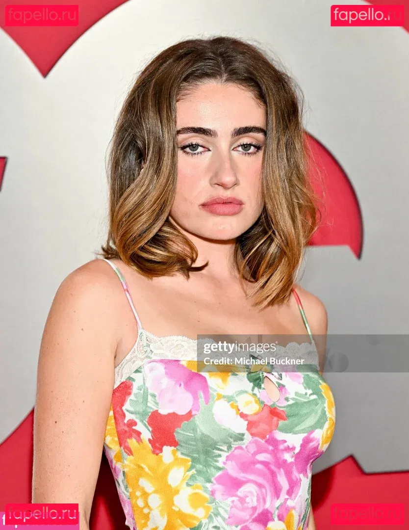 Rachel Anne Sennott Onlyfans Photo Gallery 