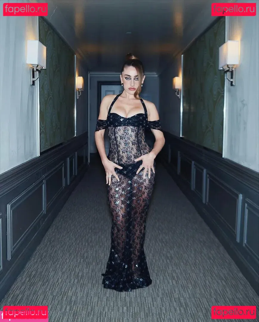 Rachel Anne Sennott Onlyfans Photo Gallery 