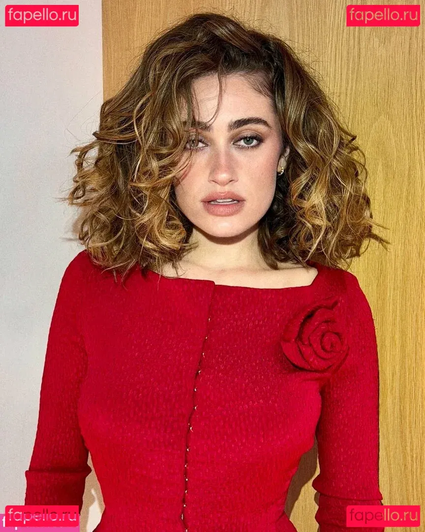 Rachel Anne Sennott Onlyfans Photo Gallery 